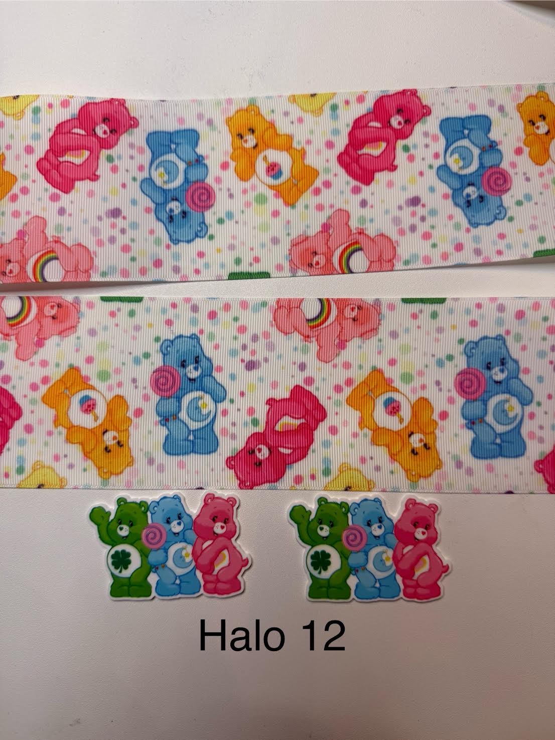 Ribbon with Acrylics Sets/Liston con Resinas (2 yardas de listón vibrante con 2 piezas llamativas de Resinas)